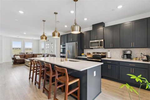 Townhouse in Winter Garden, Florida 3 bedrooms, 192.49 sq.m. № 2376844 - photo 2