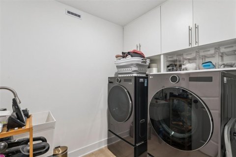 Townhouse in Winter Garden, Florida 3 bedrooms, 192.49 sq.m. № 2376844 - photo 25