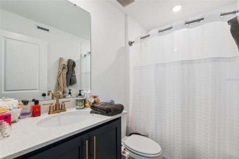 Townhouse in Winter Garden, Florida 3 bedrooms, 192.49 sq.m. № 2376844 - photo 22