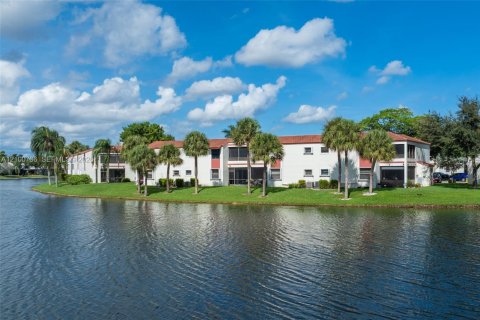 Copropriété à vendre à Pembroke Pines, Floride: 2 chambres, 79.9 m2 № 2412205 - photo 6