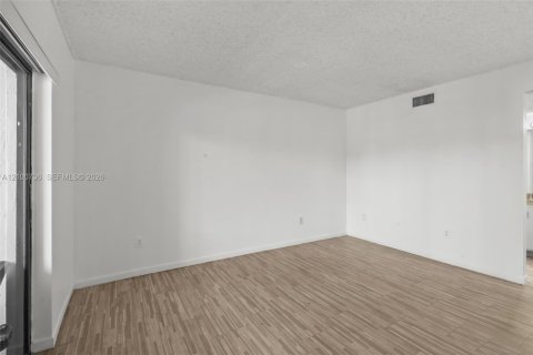 Copropriété à vendre à Pembroke Pines, Floride: 2 chambres, 79.9 m2 № 2412205 - photo 21