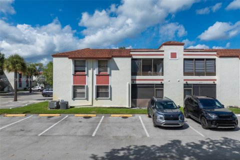 Copropriété à vendre à Pembroke Pines, Floride: 2 chambres, 79.9 m2 № 2412205 - photo 8