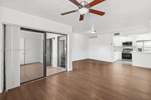 Copropriété à vendre à Pembroke Pines, Floride: 2 chambres, 79.9 m2 № 2412205 - photo 17