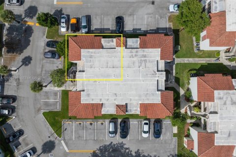 Copropriété à vendre à Pembroke Pines, Floride: 2 chambres, 79.9 m2 № 2412205 - photo 10