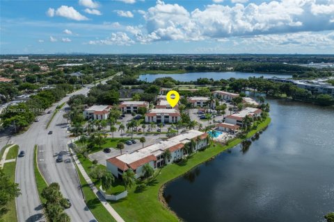 Copropriété à vendre à Pembroke Pines, Floride: 2 chambres, 79.9 m2 № 2412205 - photo 4