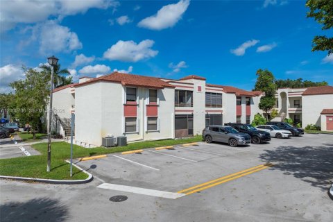 Copropriété à vendre à Pembroke Pines, Floride: 2 chambres, 79.9 m2 № 2412205 - photo 7
