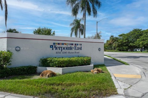 Copropriété à vendre à Pembroke Pines, Floride: 2 chambres, 79.9 m2 № 2412205 - photo 11