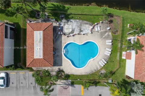 Condo à Pembroke Pines, Floride, 2 chambres  № 2412205