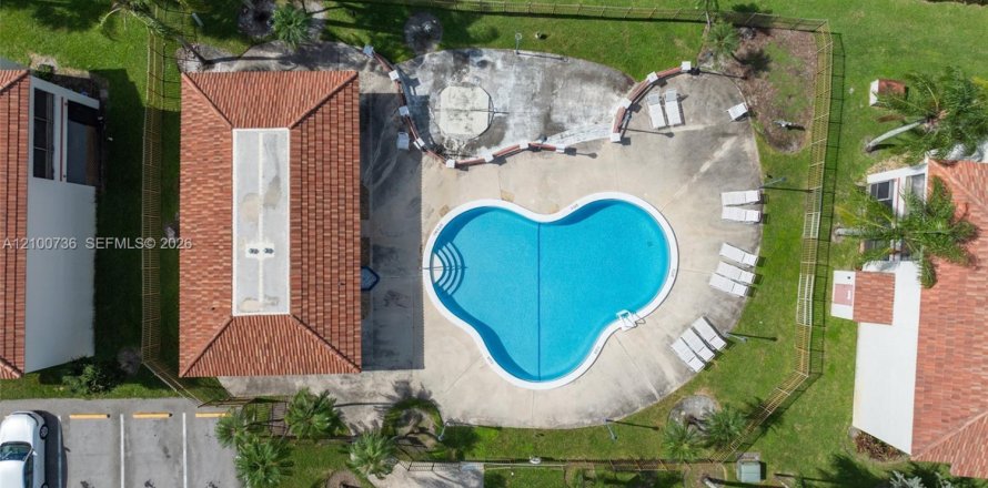 Condo à Pembroke Pines, Floride, 2 chambres № 2412205