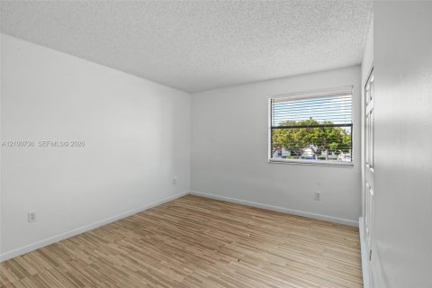 Copropriété à vendre à Pembroke Pines, Floride: 2 chambres, 79.9 m2 № 2412205 - photo 26