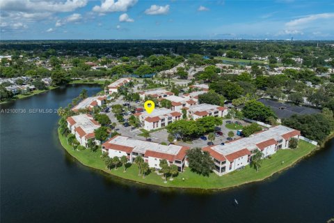 Copropriété à vendre à Pembroke Pines, Floride: 2 chambres, 79.9 m2 № 2412205 - photo 5