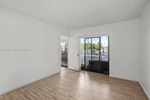 Copropriété à vendre à Pembroke Pines, Floride: 2 chambres, 79.9 m2 № 2412205 - photo 20
