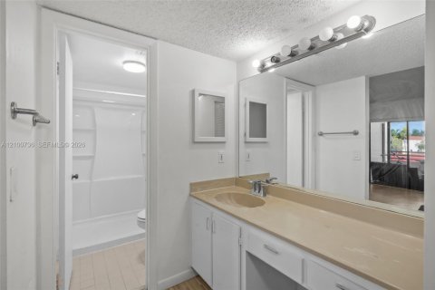 Copropriété à vendre à Pembroke Pines, Floride: 2 chambres, 79.9 m2 № 2412205 - photo 22