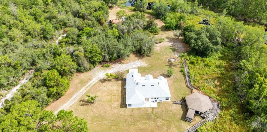 Casa en Osteen, Florida 4 dormitorios, 207.73 m2 № 1806906