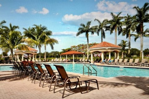 House in Lake Worth, Florida 4 bedrooms, 264.68 sq.m. № 1926166 - photo 7