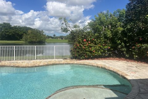 House in Lake Worth, Florida 4 bedrooms, 264.68 sq.m. № 1926166 - photo 9