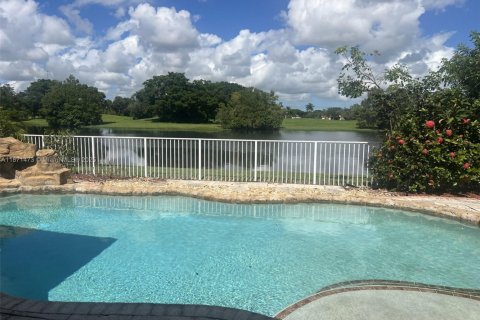 House in Lake Worth, Florida 4 bedrooms, 264.68 sq.m. № 1926166 - photo 10