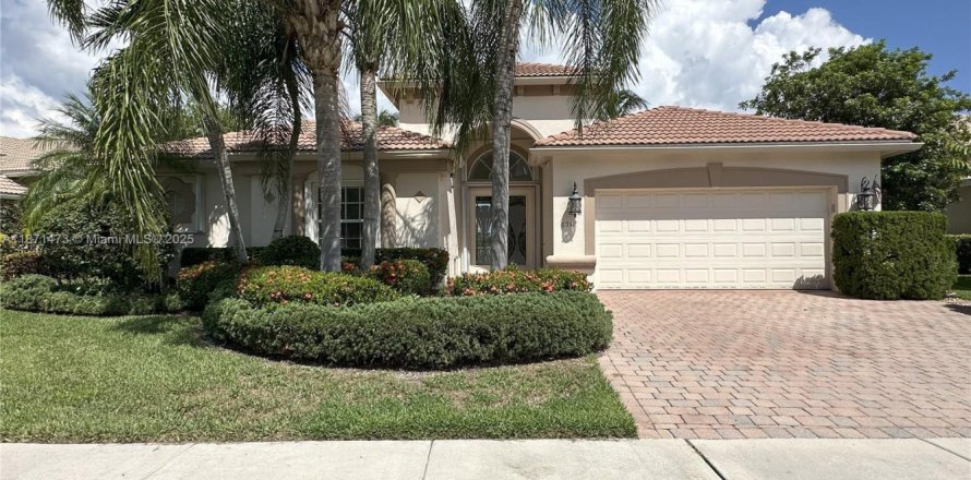 House in Lake Worth, Florida 4 bedrooms, 264.68 sq.m. № 1926166