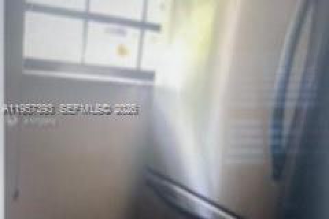 Condo in Sunrise, Florida, 2 bedrooms  № 2011285 - photo 6