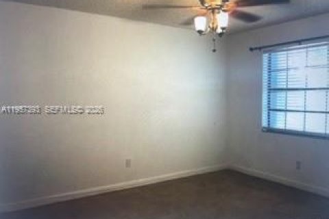 Condo in Sunrise, Florida, 2 bedrooms  № 2011285 - photo 9