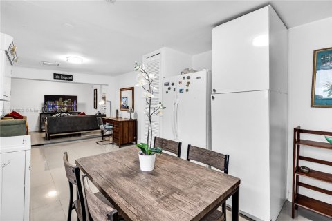 Casa en alquiler en Miami, Florida, 3 dormitorios, 87.79 m2 № 1938248 - foto 13