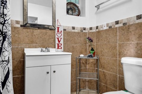 Casa en alquiler en Miami, Florida, 3 dormitorios, 87.79 m2 № 1938248 - foto 22