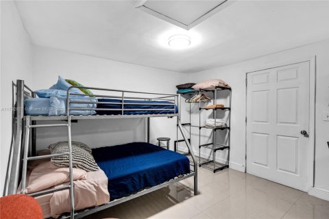 Casa en alquiler en Miami, Florida, 3 dormitorios, 87.79 m2 № 1938248 - foto 24