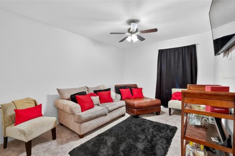 House in Plant City, Florida 4 bedrooms, 216.28 sq.m. № 1884625 - photo 23
