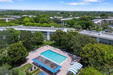 Condominio en venta en Coconut Creek, Florida, 2 dormitorios, 107.95 m2 № 2246572 - foto 9