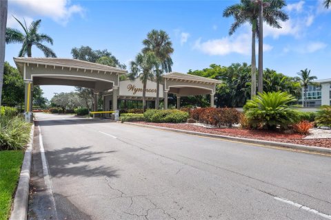 Condominio en venta en Coconut Creek, Florida, 2 dormitorios, 107.95 m2 № 2246572 - foto 7