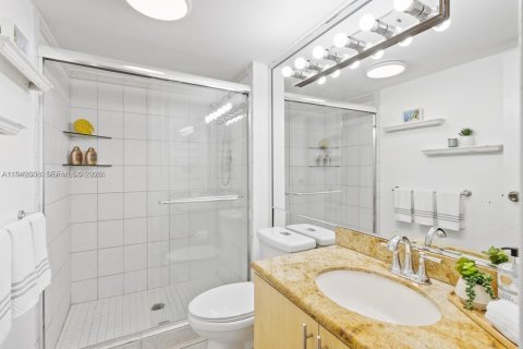 Copropriété à louer à Sunny Isles Beach, Floride: 2 chambres, 126.07 m2 № 2000103 - photo 13