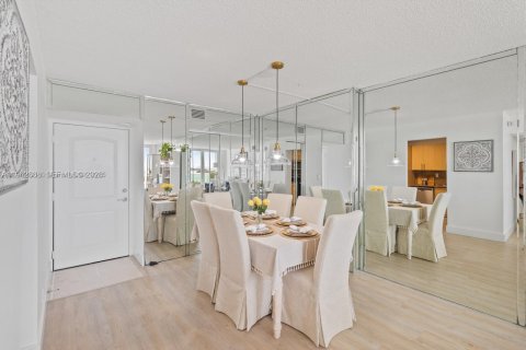 Copropriété à louer à Sunny Isles Beach, Floride: 2 chambres, 126.07 m2 № 2000103 - photo 2
