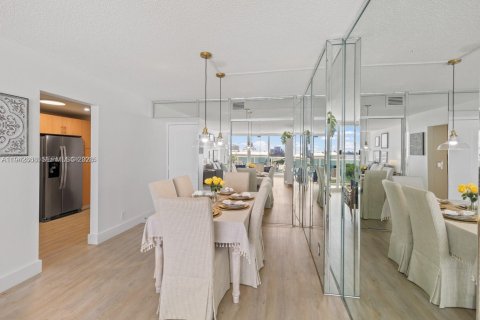 Copropriété à louer à Sunny Isles Beach, Floride: 2 chambres, 126.07 m2 № 2000103 - photo 3