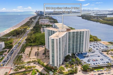 Copropriété à louer à Sunny Isles Beach, Floride: 2 chambres, 126.07 m2 № 2000103 - photo 25
