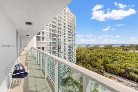 Copropriété à louer à Sunny Isles Beach, Floride: 2 chambres, 126.07 m2 № 2000103 - photo 20