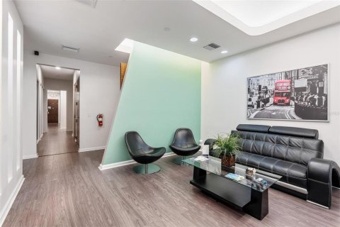 Propiedad comercial en venta en Orlando, Florida, 247.68 m2 № 2132876 - foto 8