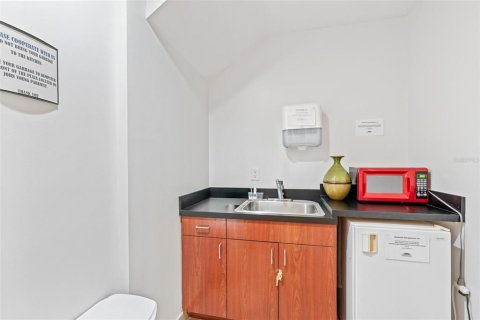 Propiedad comercial en venta en Orlando, Florida, 247.68 m2 № 2132876 - foto 28
