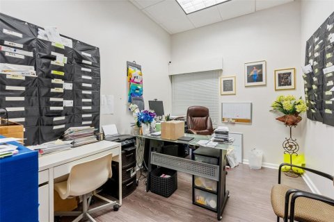 Propiedad comercial en venta en Orlando, Florida, 247.68 m2 № 2132876 - foto 12