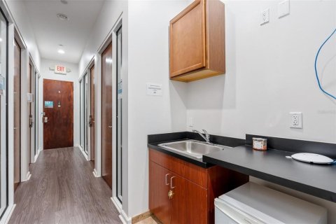 Propiedad comercial en venta en Orlando, Florida, 247.68 m2 № 2132876 - foto 19