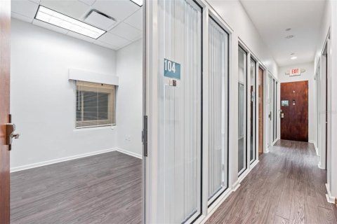 Propiedad comercial en venta en Orlando, Florida, 247.68 m2 № 2132876 - foto 18