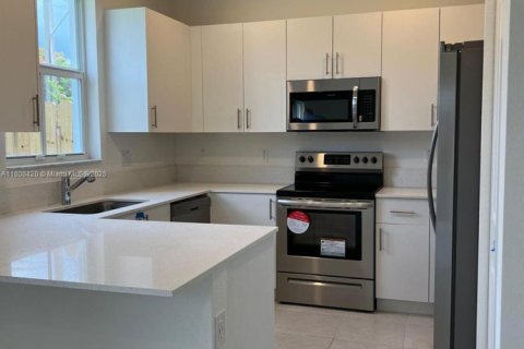 Townhouse in Coral Springs, Florida 3 bedrooms, 140.1 sq.m. № 1748037 - photo 7