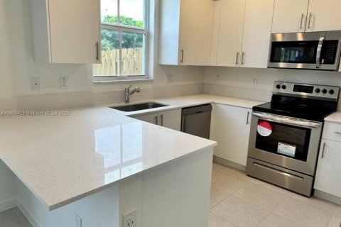 Townhouse in Coral Springs, Florida 3 bedrooms, 140.1 sq.m. № 1748037 - photo 6