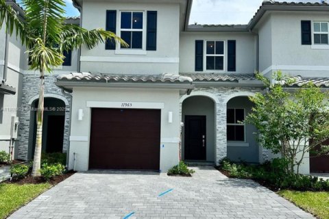 Townhouse in Coral Springs, Florida 3 bedrooms, 140.1 sq.m. № 1748037 - photo 1