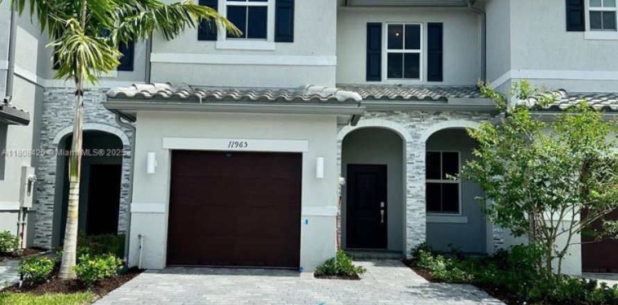 Townhouse in Coral Springs, Florida 3 bedrooms, 140.1 sq.m. № 1748037