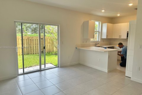 Townhouse in Coral Springs, Florida 3 bedrooms, 140.1 sq.m. № 1748037 - photo 2