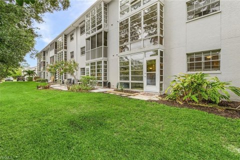 Condo in Fort Myers, Florida, 2 bedrooms  № 2117632 - photo 17