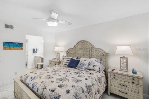 Condo in Fort Myers, Florida, 2 bedrooms  № 2117632 - photo 12
