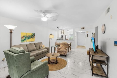 Condo in Fort Myers, Florida, 2 bedrooms  № 2117632 - photo 7