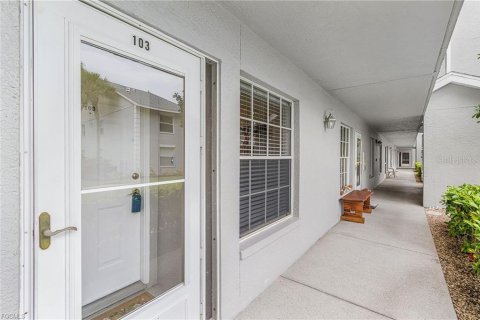Condo in Fort Myers, Florida, 2 bedrooms  № 2117632 - photo 2
