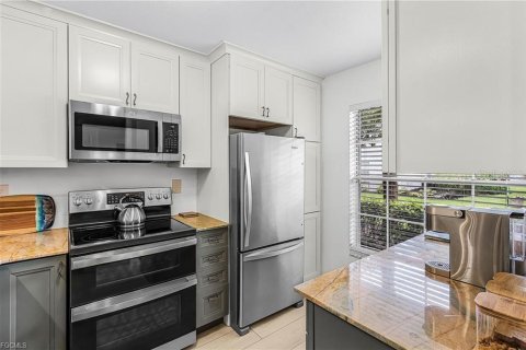 Condo in Fort Myers, Florida, 2 bedrooms  № 2117632 - photo 3